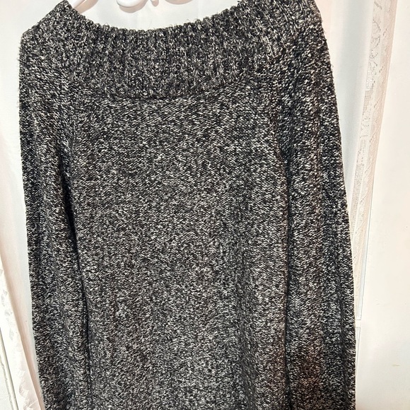 Ricki's grey Knit Sweater, rounded neckline- great for winter fun- xl - Picture 5 of 8